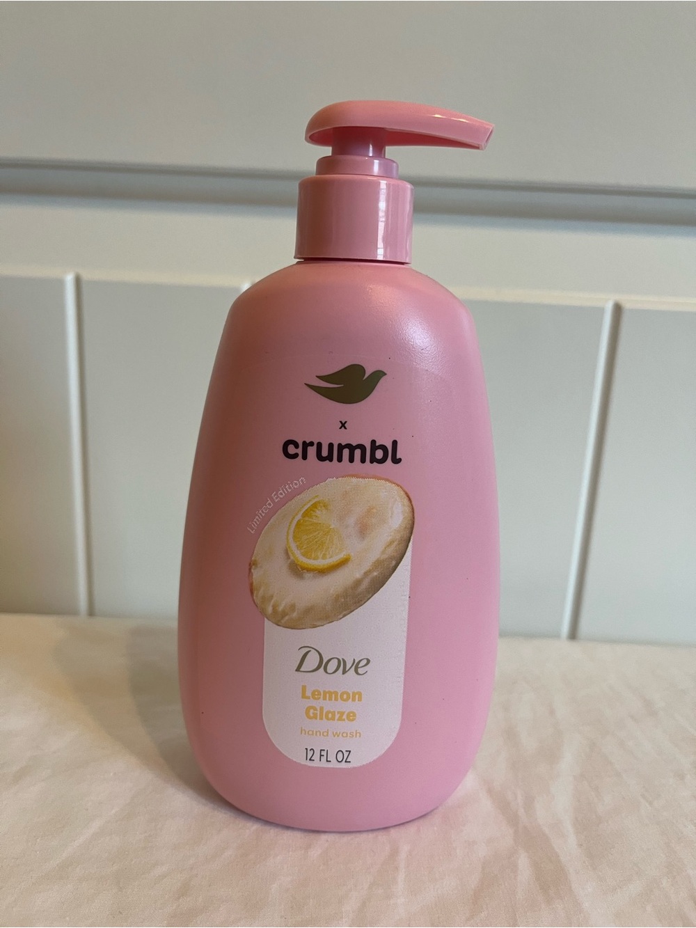Dove x Crumbl Hand Soap - Lemon Glaze - Gourmand, Sweet, Citrus - New LE